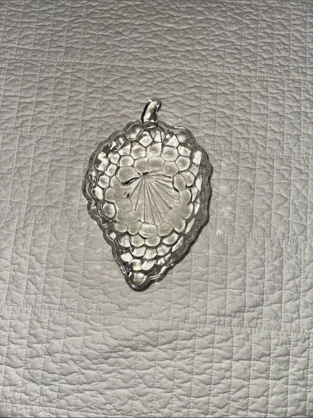 Vintage Grandmillenial Clear Glass Grape Leaf  Serving Jewelry Trinket Dish - Picture 2 of 5